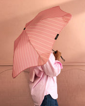 Load image into Gallery viewer, Blunt Metro Umbrella - Strawberry
