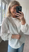 Load image into Gallery viewer, Drama The Label Bon Jour Blouse - White
