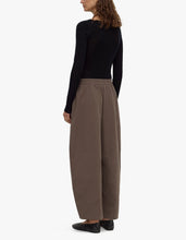Load image into Gallery viewer, Assembly Label Lola Barrel Pant - Bark
