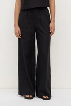 Load image into Gallery viewer, Assembly Label Everyday Linen Pant - Black
