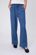 Load image into Gallery viewer, Marlow Fresco Pant - Mid Wash
