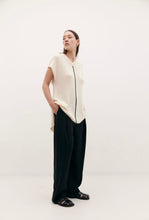 Load image into Gallery viewer, Harris Tapper Brook Knit Vest  - Ivory Chain  Hyde Boutique   
