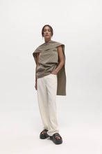 Load image into Gallery viewer, Harris Tapper Dean Trouser - Cream Hyde Boutique

