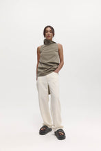 Load image into Gallery viewer, Harris Tapper Dean Trouser - Cream Hyde Boutique
