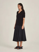 Load image into Gallery viewer, Sills Salma Knit Tee - Black
