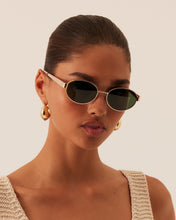 Load image into Gallery viewer, Banbé The Evangelista - Gold-Green Arriving Mid-End October Sunglasses Hyde Boutique
