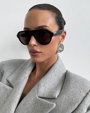 Load image into Gallery viewer, Banbé The Riley - Havana Tort-Chocolate Arriving Mid-End October Sunglasses Hyde Boutique
