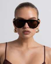 Load image into Gallery viewer, Banbé The Riley - Havana Tort-Chocolate Arriving Mid-End October Sunglasses Hyde Boutique
