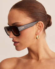 Load image into Gallery viewer, Banbé The Suki - Dark Havana Tort-Choc Fade Arriving Mid-End October Sunglasses Hyde Boutique
