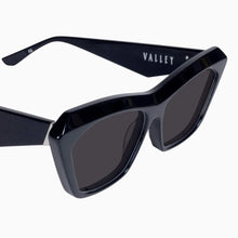 Load image into Gallery viewer, Valley Eyewear Piaf - Gloss Black w. Silver Metal / Black Lens Hyde Boutique
