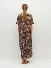 Load image into Gallery viewer, Juliette Hogan Vima Tunic Blush Petals Silk CDC - Soft Camelia Hyde Boutique

