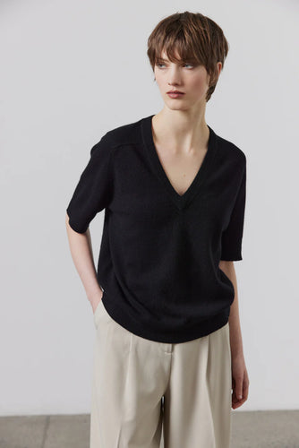 Laing Jasper Cashmere V Neck - Black Hyde Boutique